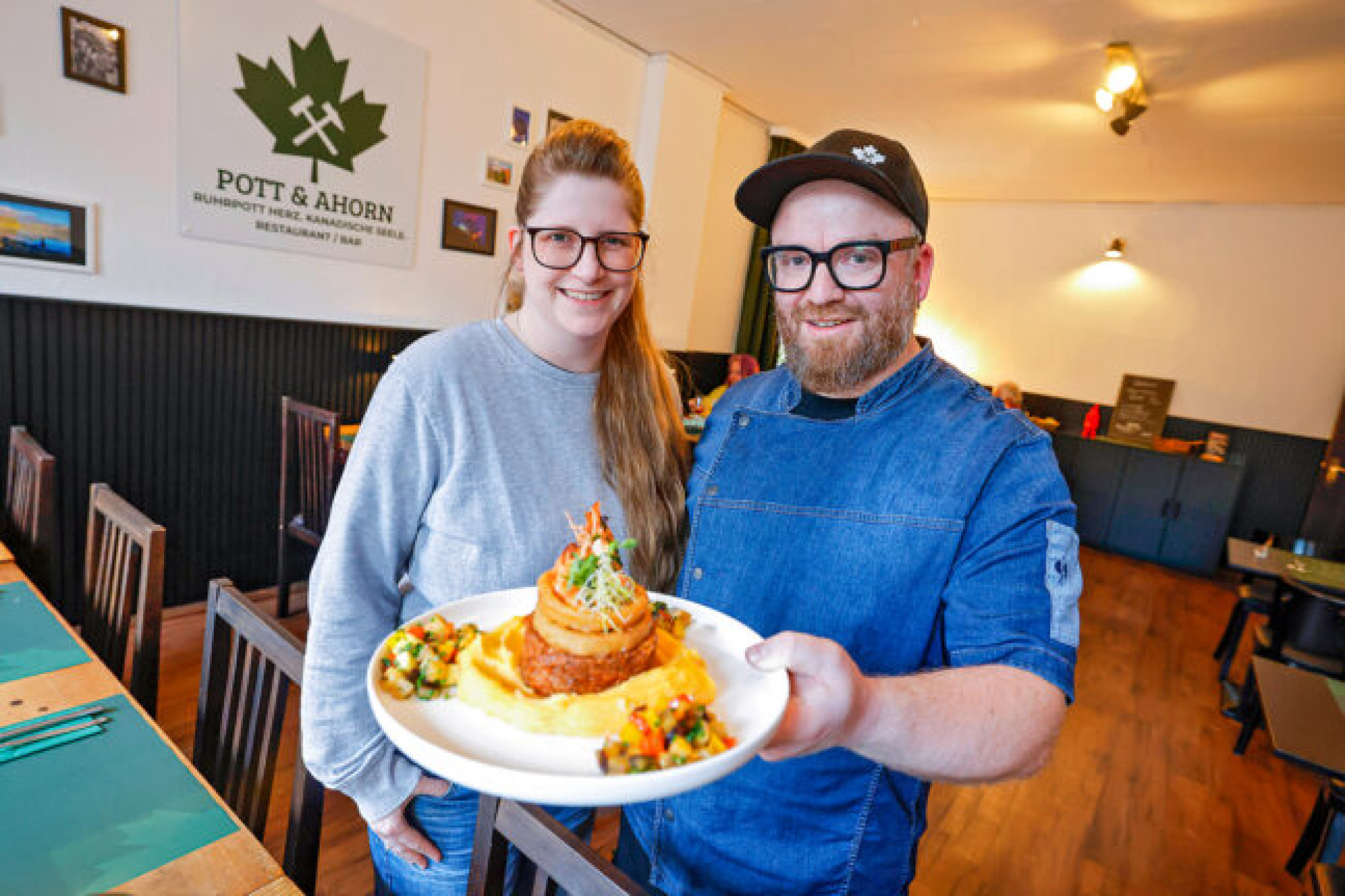 13.05.2026
Herten
Pott und Ahorn 
mit Carina und Cole Denton 
foto: copyright  marco stepniak  -  
mobil  +49 171 2771906 ,  marco@stepniak-bild.de